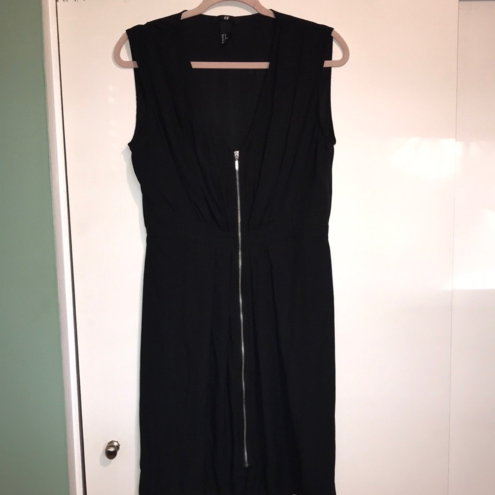 Never worn full zipper black dress from h&m size 12